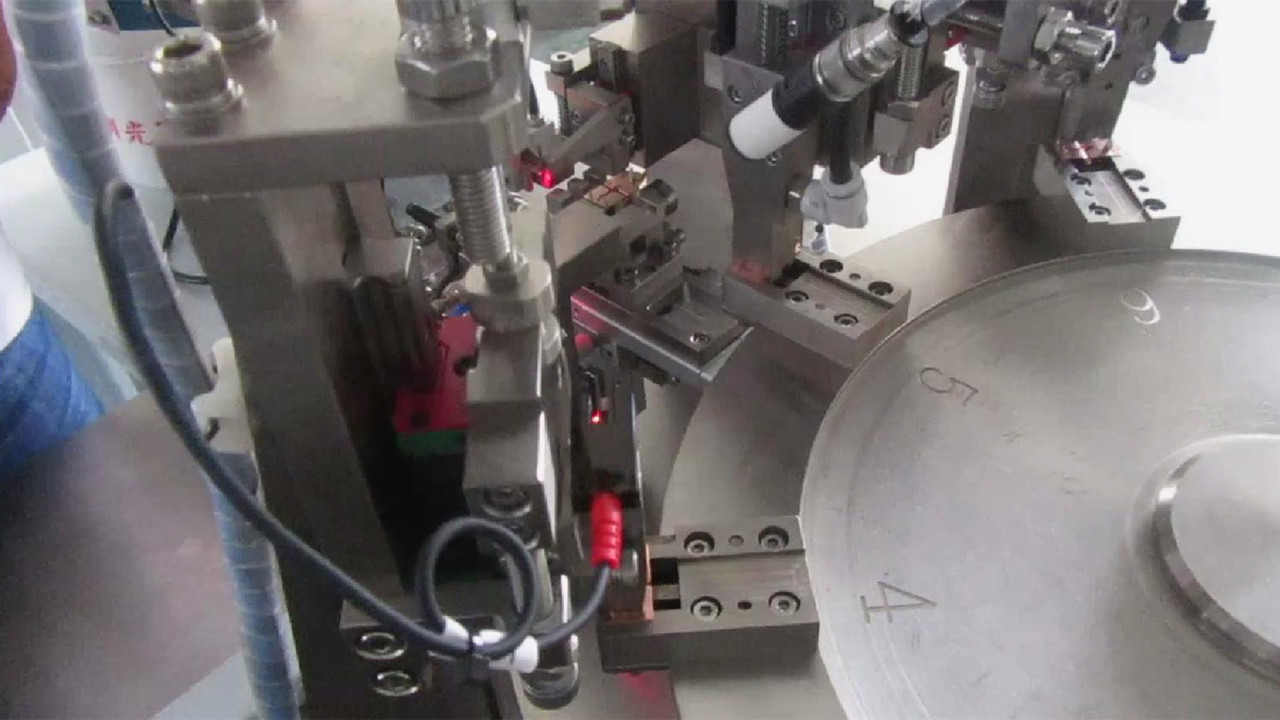 Pneumatic Riveter Automatic Riveting Machine 