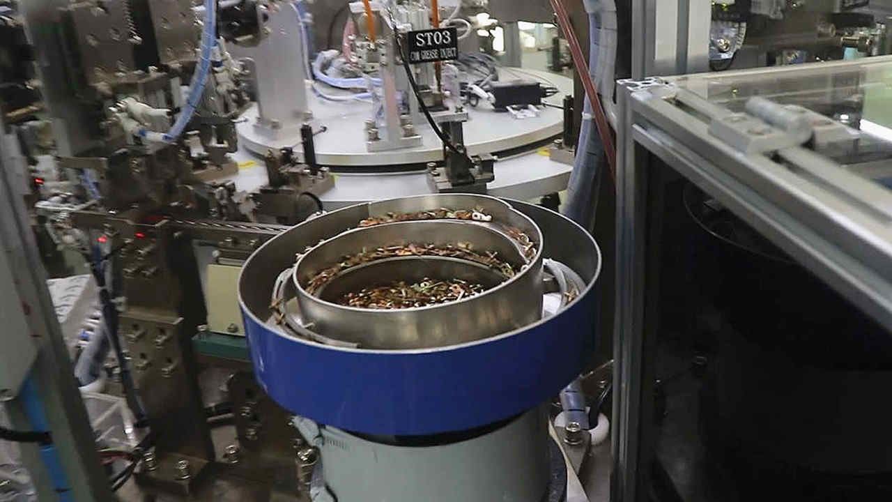 Lock case machine
