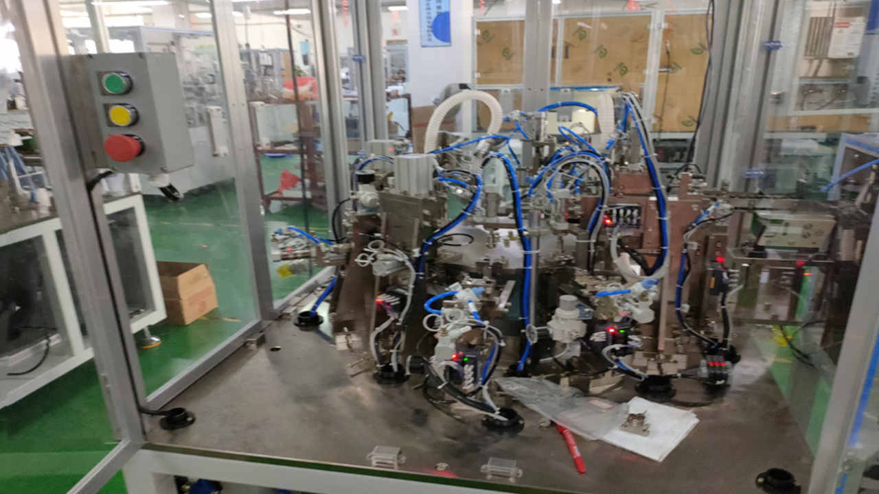 Locking kernel screening machine