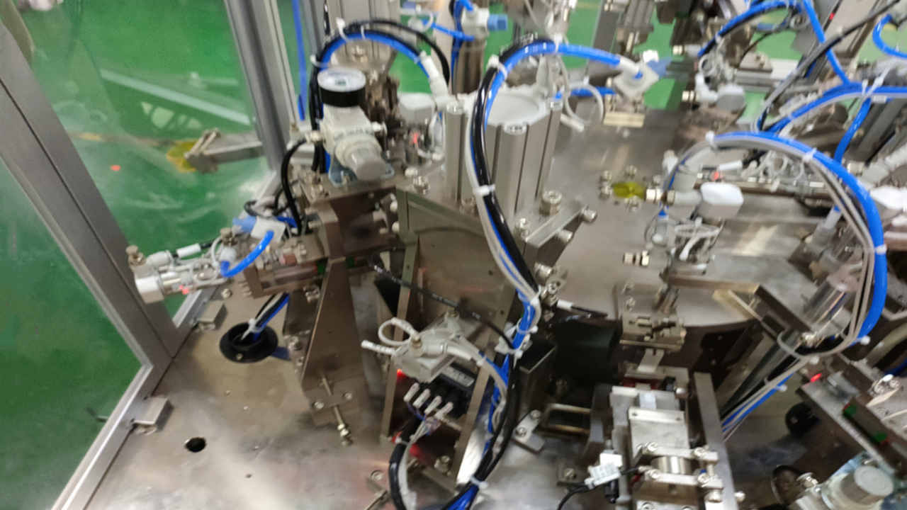 Locking kernel screening machine 