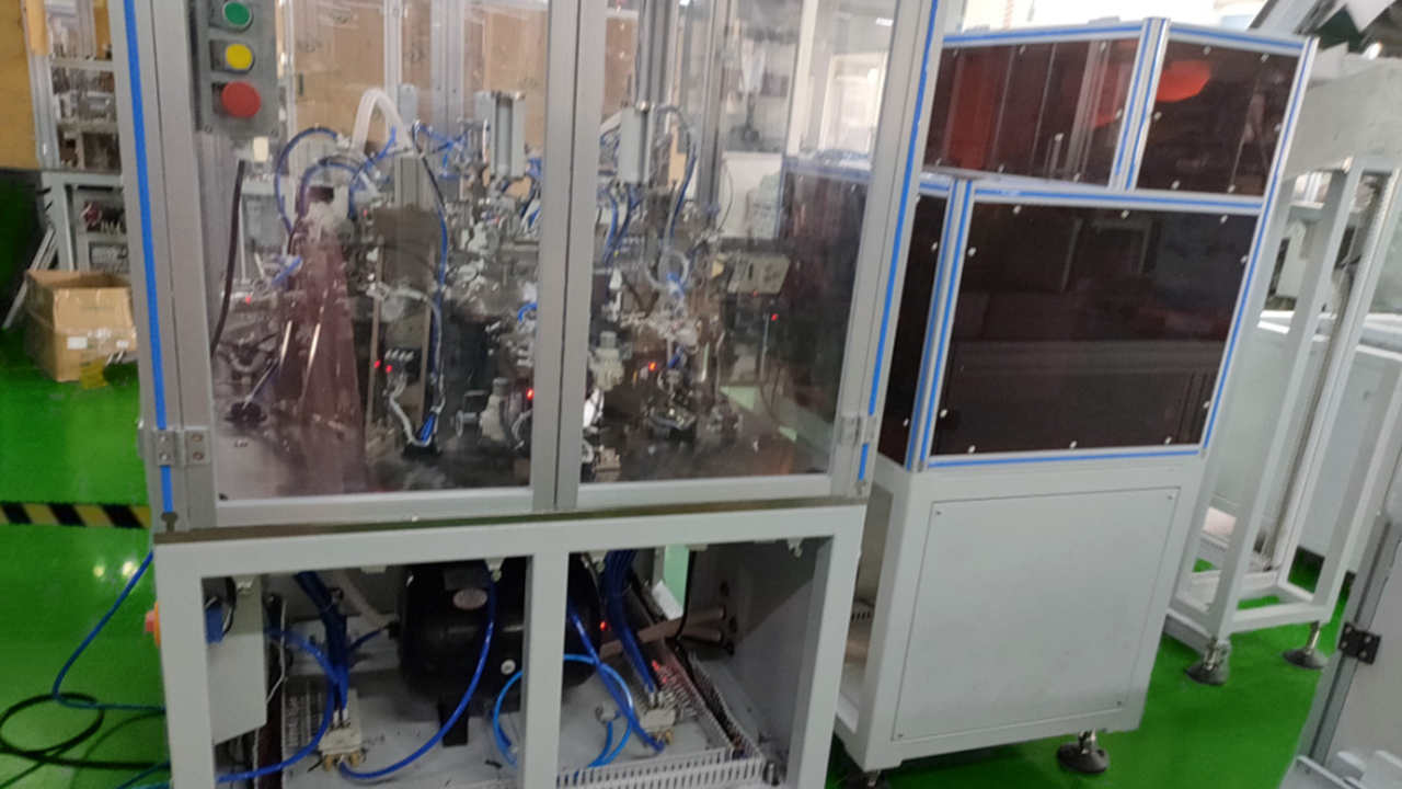 Locking kernel screening machine